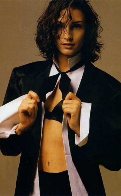 Famke Janssen pic loading...