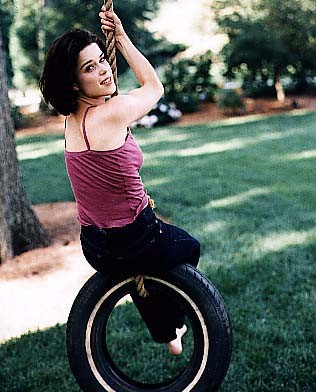 Neve Campbell pic loading...