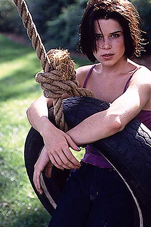 Neve Campbell pic loading...