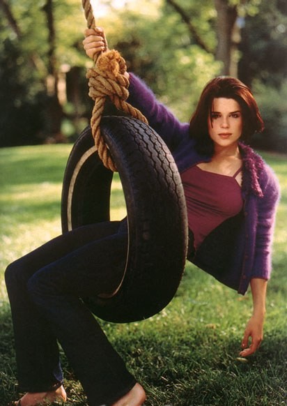 Neve Campbell pic loading...