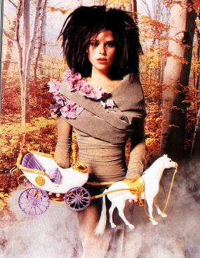Neve Campbell pic loading...