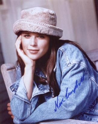 Neve Campbell pic loading...