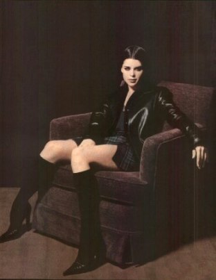 Neve Campbell pic loading...