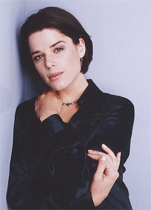 Neve Campbell pic loading...