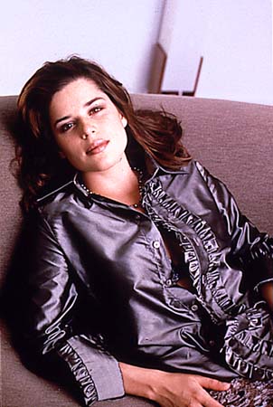 Neve Campbell pic loading...