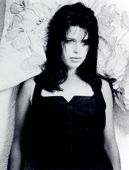 Neve Campbell pic loading...