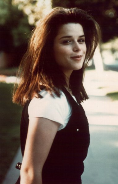 Neve Campbell pic loading...