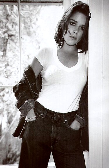 Neve Campbell pic loading...