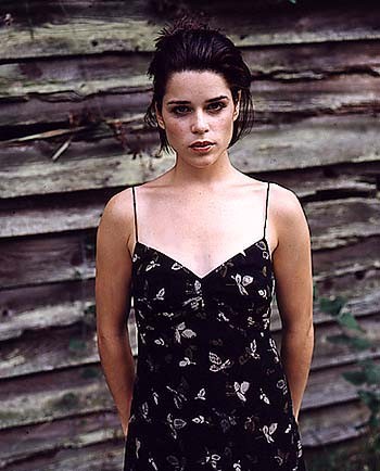 Neve Campbell pic loading...