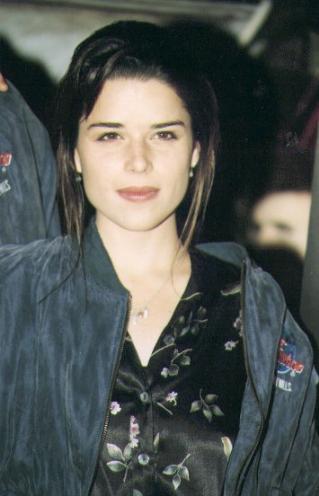 Neve Campbell pic loading...