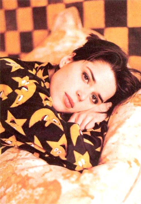 Neve Campbell pic loading...