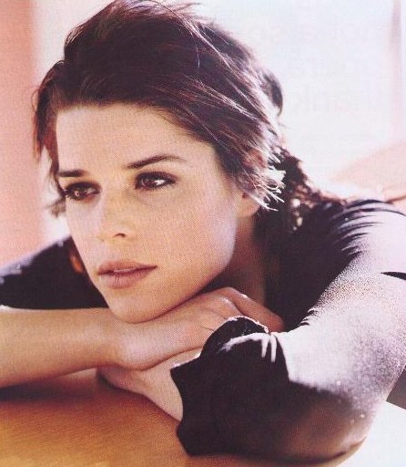 Neve Campbell pic loading...