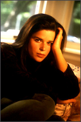 Neve Campbell pic loading...